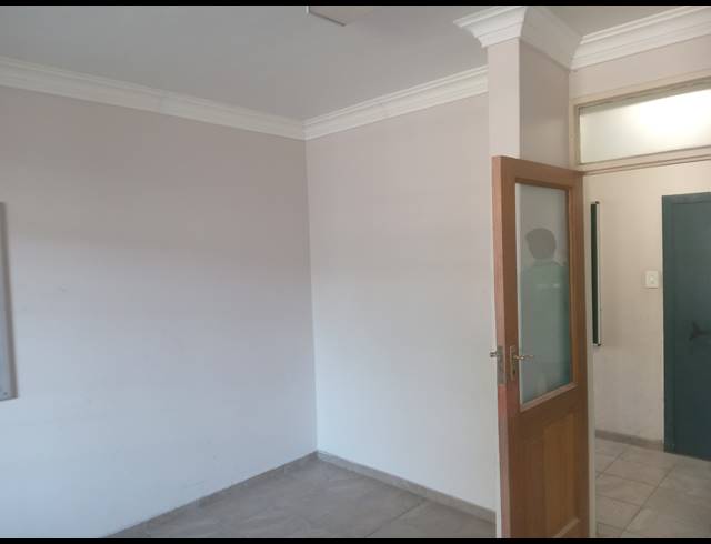 900M² BUILDING TO LET IN APEX
